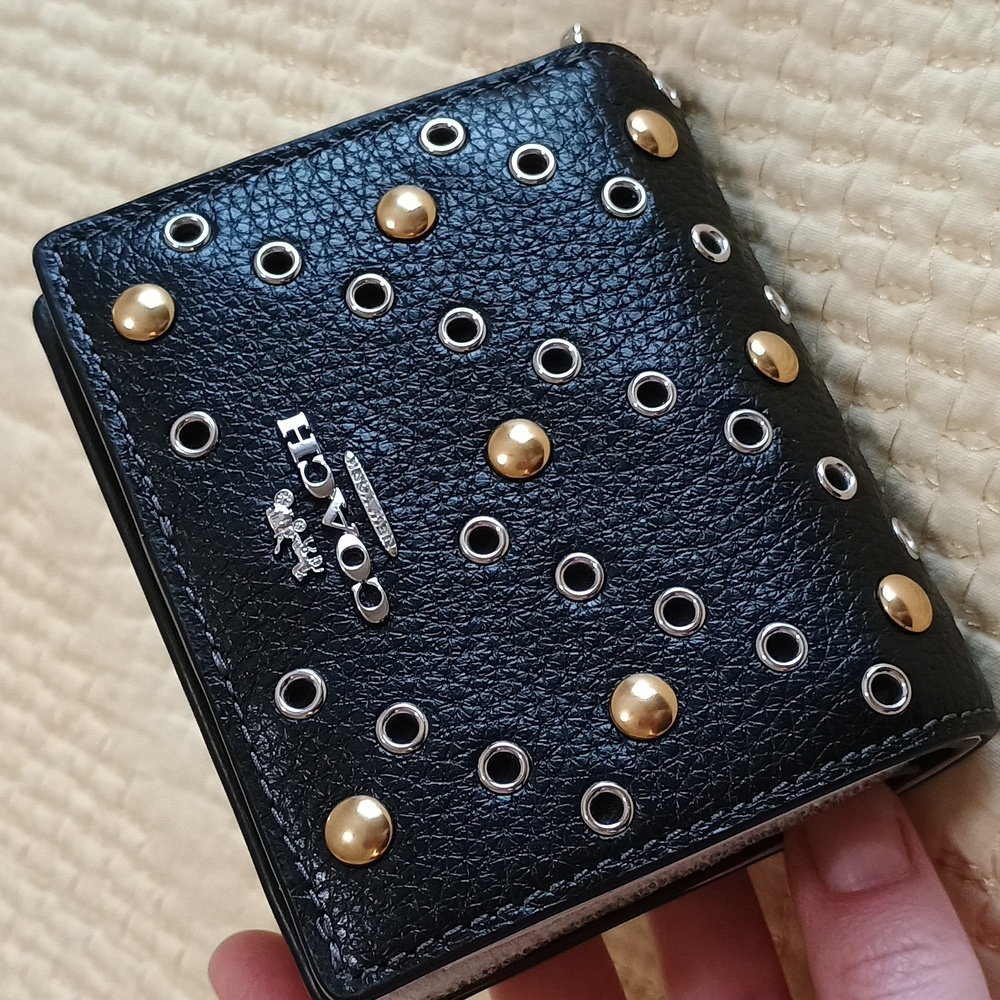 ๐ Coach Black Leather Wallet with Gold and Silver Rivets - Picture 6 of 13